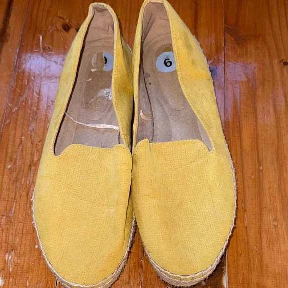 Gloria Vanderbilt Yellow Espadrille Flats - Picture 2 of 6
